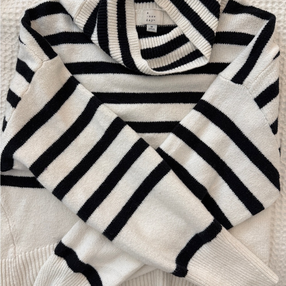 8 Sweaters Bundle - Picture 3 of 9